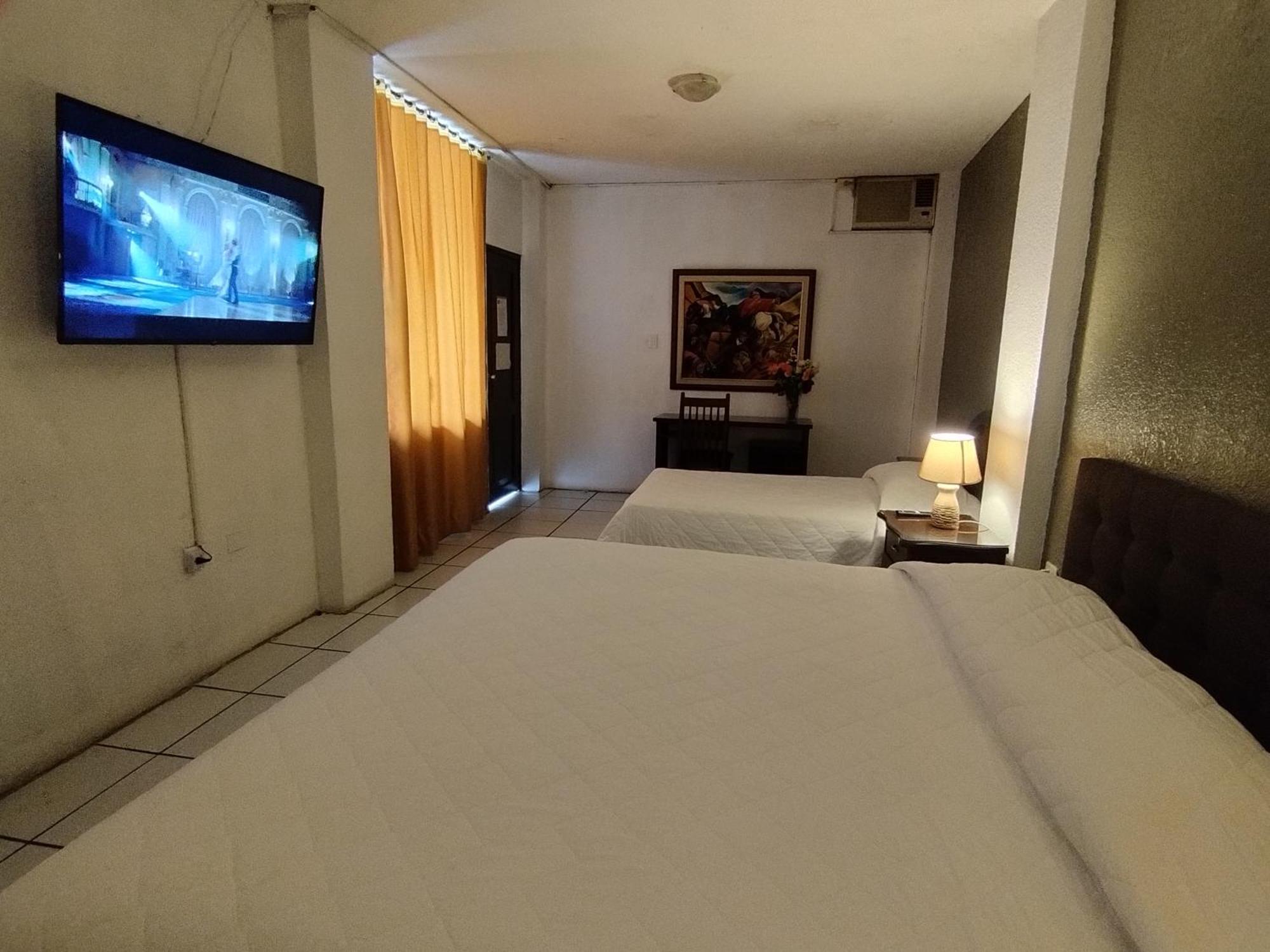 Hotel Puerta Del Sol サント・ドミンゴ・デ・ロス・コロラドス エクステリア 写真